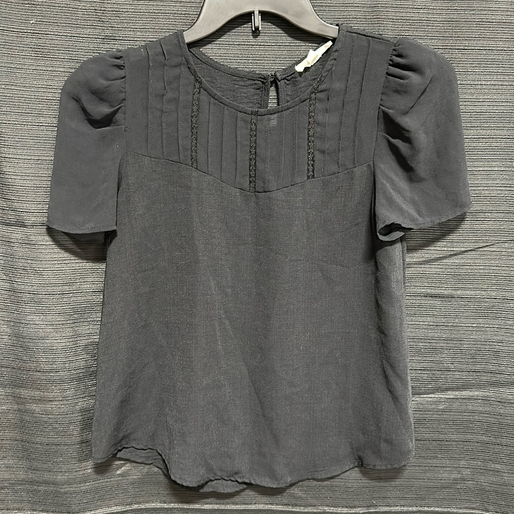 Mine brand‎ women’s black polyester puffy sleeve top / size S / box 13-25
